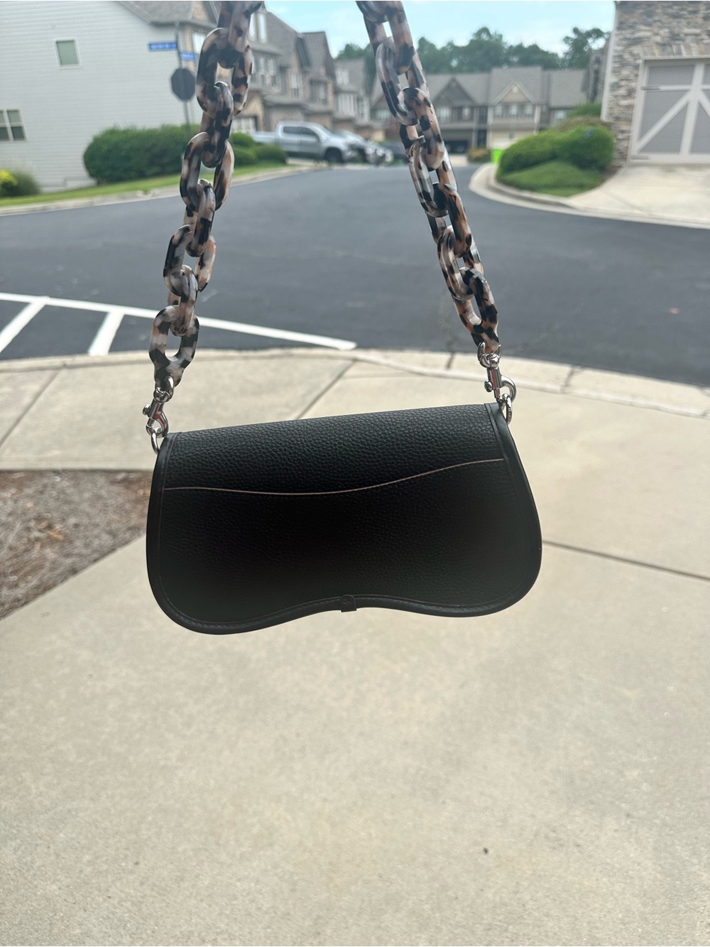 Black Pebbled Shoulder Bag with Tortoiseshell Chain Strap - Picture 3 of 3